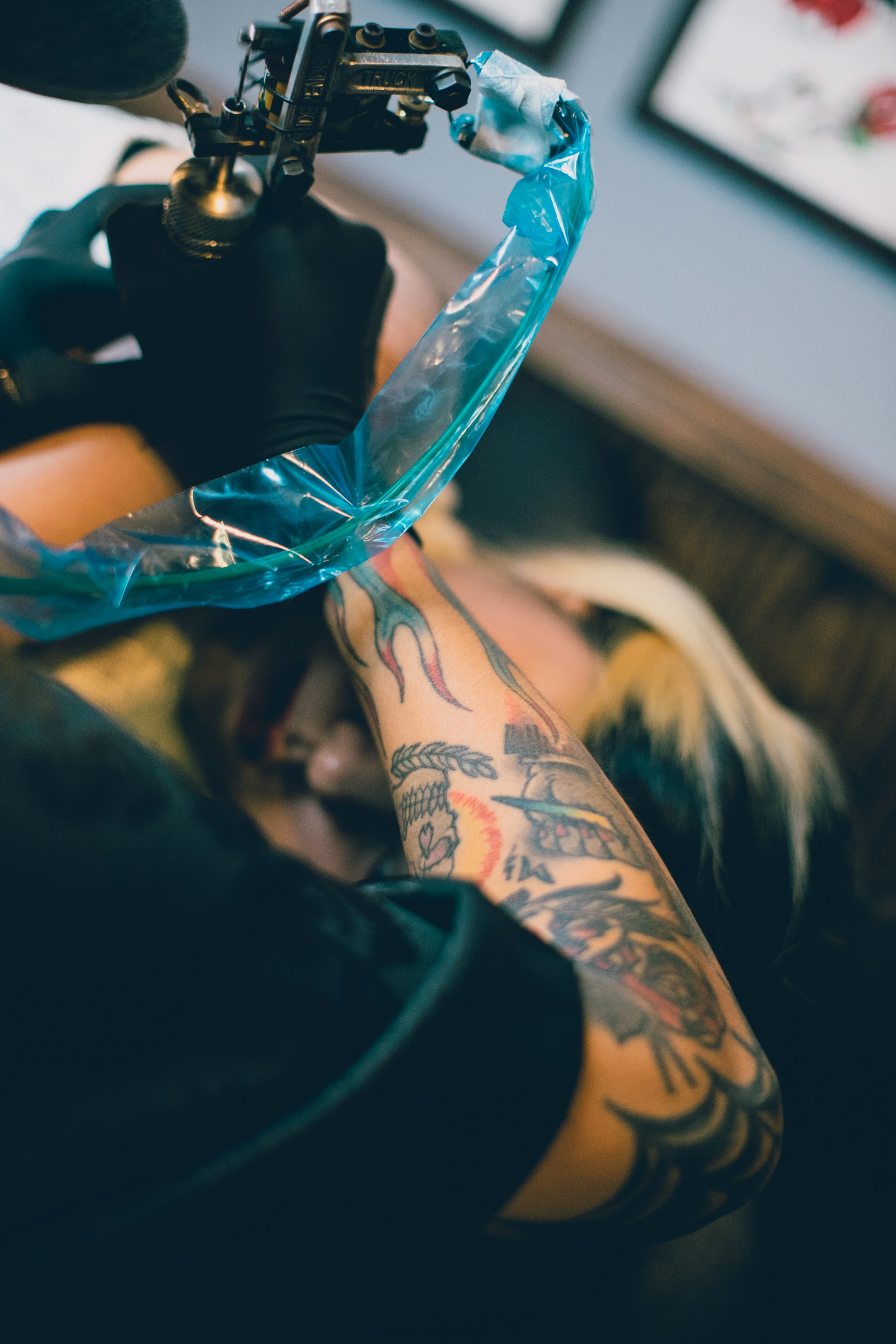 Tattoo machine at work